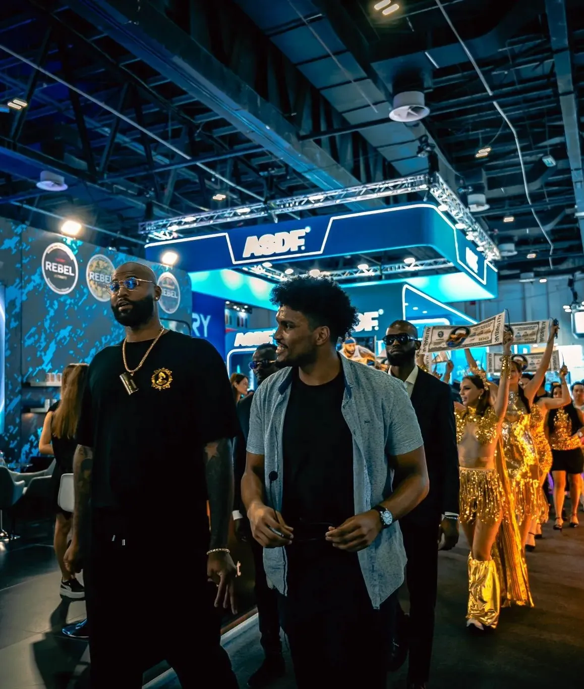 Crowd and golden parade at World Vape Show Dubai 2025